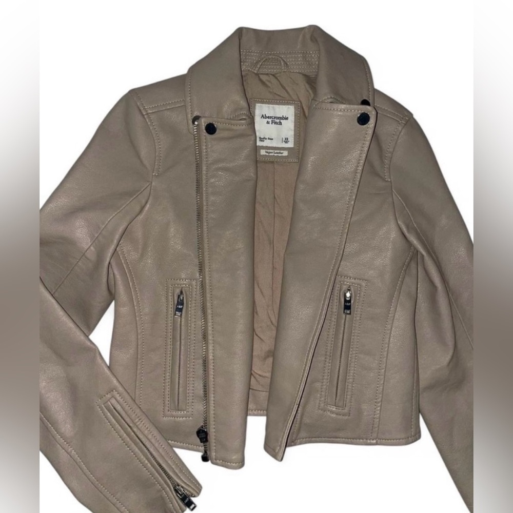 Abercrombie & Fitch Vegan Leather biker style moto Jacket in cream color size XS